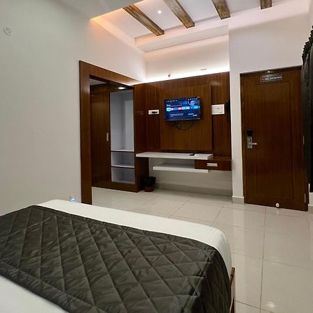 Le Hotel Host Tiruchirappalli Exterior foto