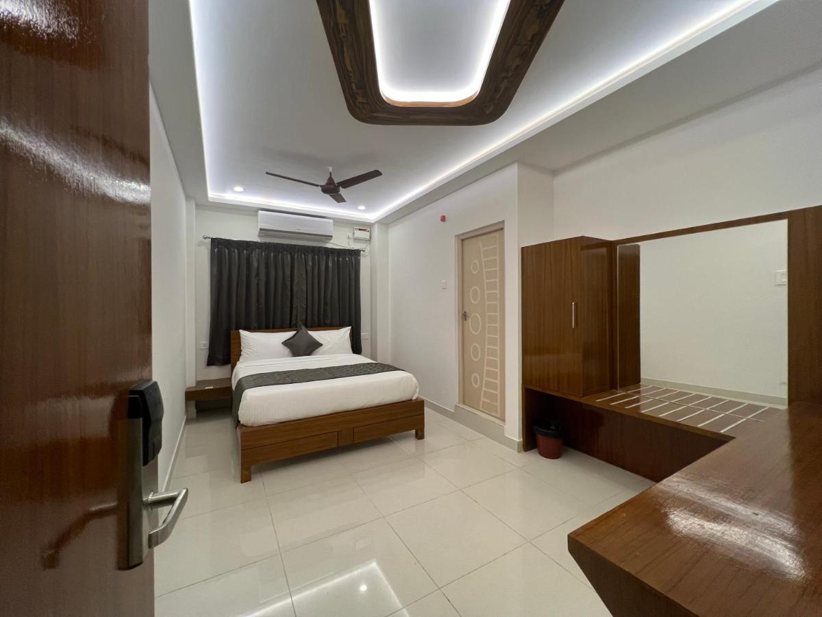 Le Hotel Host Tiruchirappalli Exterior foto